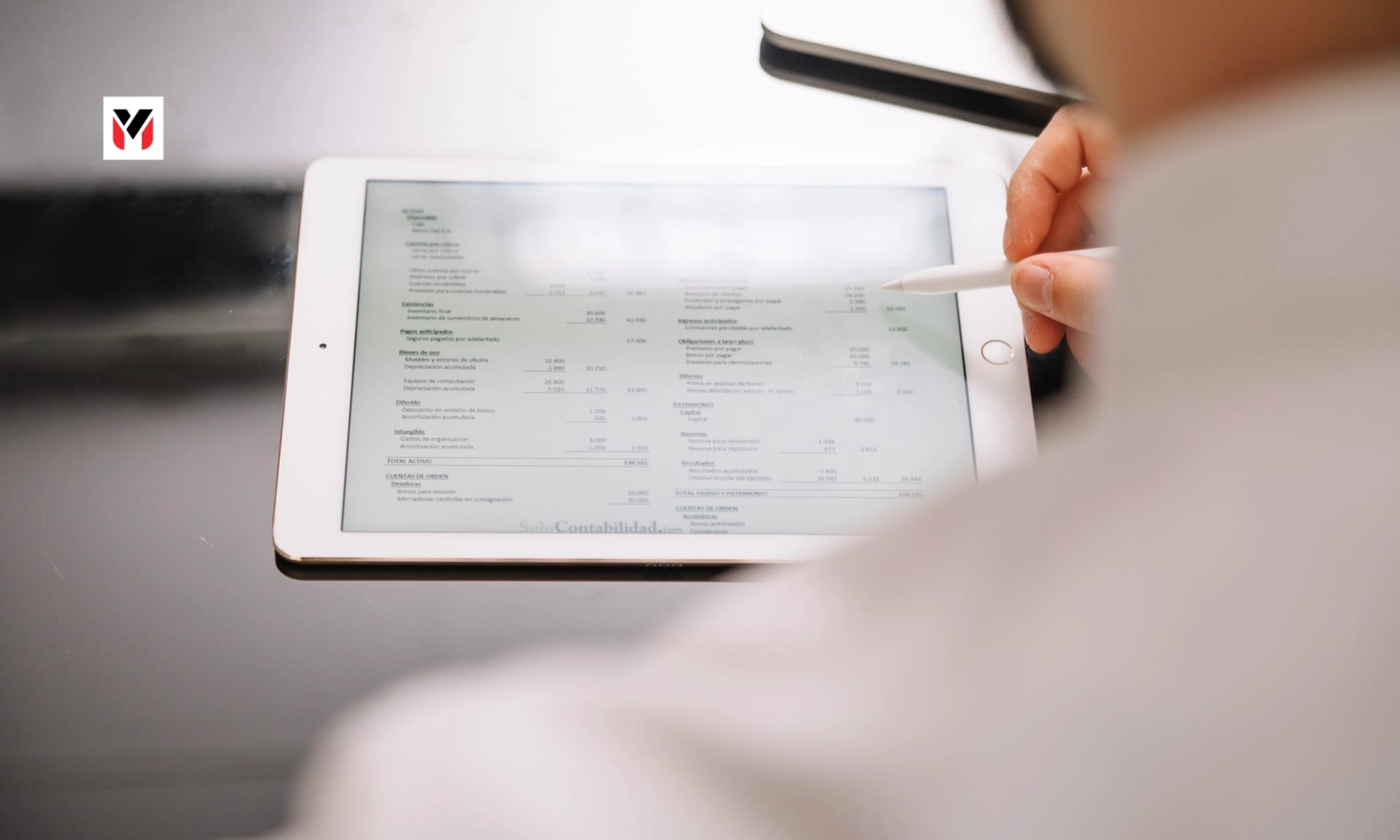 Invoices moving from a supplier to a bank on an electronic screen